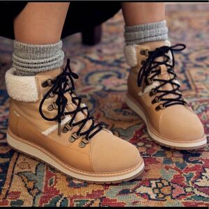 TOMS Mesa Suede Waterproof Worker Hiker Sherpa Boot Sz 7 Corpcore Resort Cottage